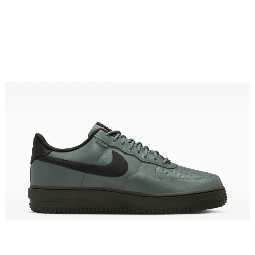 Nike Air Force 1 Low Gore-Tex Vibram Clay Green nízke streetové tenisky zelené — produktová fotografia na bielom pozadí, bočný pohľad