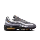 Nike Air Max 95 Cool Grey Sundial nízke streetové tenisky sivé — produktová fotografia na bielom pozadí, bočný pohľad