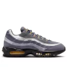 Nike Air Max 95 Cool Grey Sundial nízke streetové tenisky sivé — produktová fotografia na bielom pozadí, bočný pohľad