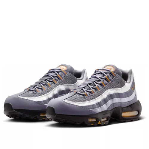 Nike Air Max 95 Cool Grey Sundial nízke streetové tenisky sivé — produktová fotografia na bielom pozadí, bočný pohľad