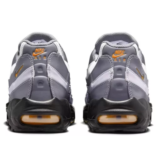 Nike Air Max 95 Cool Grey Sundial nízke streetové tenisky sivé — produktová fotografia na bielom pozadí, bočný pohľad