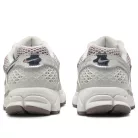 Nike Zoom Vomero 5 Metallic Silver Platinum Violet dámske nízke bežecké tenisky strieborné-fialové — produktová fotografia na bielom pozadí, bočný pohľad