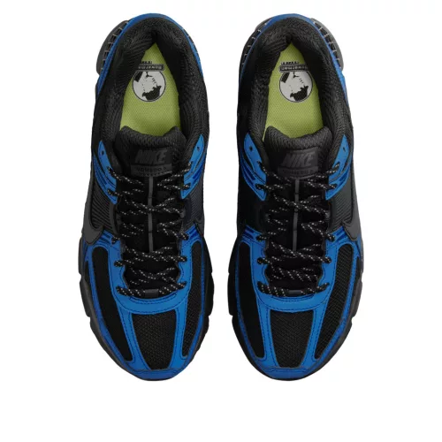 Nike Zoom Vomero 5 Black Court Blue nízke bežecké tenisky neónovozelené-čierne — produktová fotografia na bielom pozadí, bočný pohľad