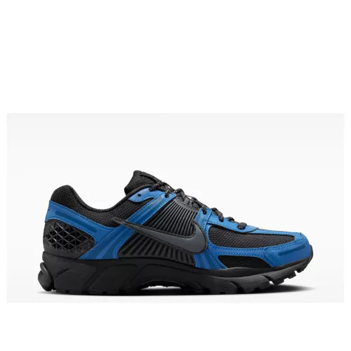 Nike Zoom Vomero 5 Black Court Blue nízke bežecké tenisky neónovozelené-čierne — produktová fotografia na bielom pozadí, bočný pohľad