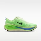 Nike Vomero Plus Volt Tint Lime Blast Sapphire nízke bežecké tenisky neónovozelené — produktová fotografia na bielom pozadí, bočný pohľad