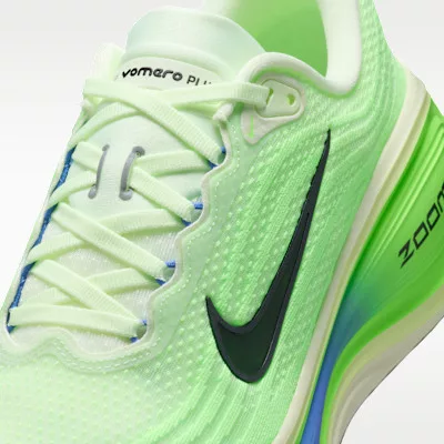 Nike Vomero Plus Volt Tint Lime Blast Sapphire nízke bežecké tenisky neónovozelené — produktová fotografia na bielom pozadí, bočný pohľad