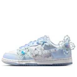 Nike Dunk Low Susan Fang Artist Collection dámske nízke streetové tenisky modré — produktová fotografia na bielom pozadí, bočný pohľad