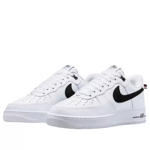 Nike Air Force 1 Low '07 LV8 White Black Bright Crimson nízke streetové tenisky biele-čierne — produktová fotografia na bielom pozadí, bočný pohľad