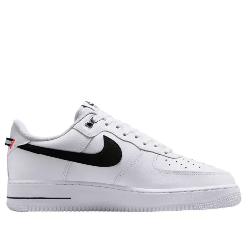 Nike Air Force 1 Low '07 LV8 White Black Bright Crimson nízke streetové tenisky biele-čierne — produktová fotografia na bielom pozadí, bočný pohľad