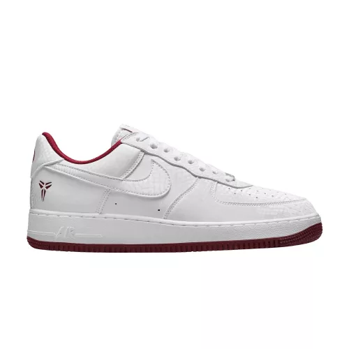 Nike Air Force 1 Low Kobe Bryant Forever Lower Merion Home nízke streetové tenisky biele — produktová fotografia na bielom pozadí, bočný pohľad