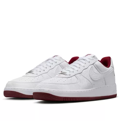Nike Air Force 1 Low Kobe Bryant Forever Lower Merion Home nízke streetové tenisky biele — produktová fotografia na bielom pozadí, bočný pohľad