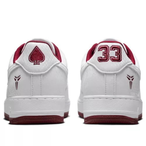 Nike Air Force 1 Low Kobe Bryant Forever Lower Merion Home nízke streetové tenisky biele — produktová fotografia na bielom pozadí, bočný pohľad