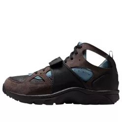 Nike Air Trainer Huarache Baroque Brown Black nízke streetové tenisky čierne-modré — produktová fotografia na bielom pozadí, bočný pohľad