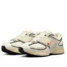 Nike Air Pegasus Wave Coconut Milk nízke bežecké tenisky lomené biele-červené — produktová fotografia na bielom pozadí, bočný pohľad