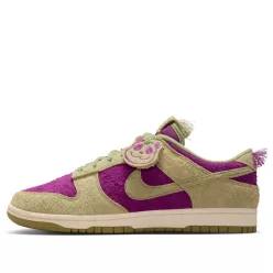 Nike Dunk Low Retro SE Viotech Dusty Olive nízke streetové tenisky olivové — produktová fotografia na bielom pozadí, bočný pohľad