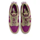 Nike Dunk Low Retro SE Viotech Dusty Olive nízke streetové tenisky olivové — produktová fotografia na bielom pozadí, bočný pohľad