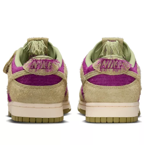 Nike Dunk Low Retro SE Viotech Dusty Olive nízke streetové tenisky olivové — produktová fotografia na bielom pozadí, bočný pohľad