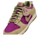 Nike Dunk Low Retro SE Viotech Dusty Olive nízke streetové tenisky olivové — produktová fotografia na bielom pozadí, bočný pohľad