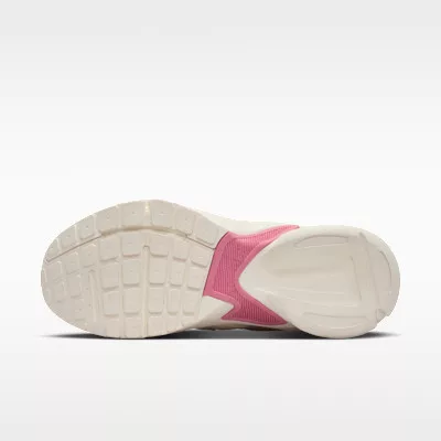 Nike AL8 Chalk Pale Ivory Peony dámske nízke streetové tenisky slonovinové — produktová fotografia na bielom pozadí, bočný pohľad