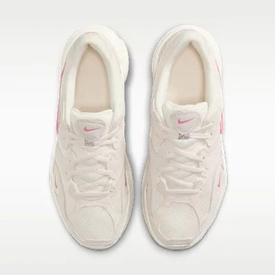 Nike AL8 Chalk Pale Ivory Peony dámske nízke streetové tenisky slonovinové — produktová fotografia na bielom pozadí, bočný pohľad