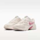Nike AL8 Chalk Pale Ivory Peony dámske nízke streetové tenisky slonovinové — produktová fotografia na bielom pozadí, bočný pohľad