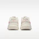 Nike AL8 Chalk Pale Ivory Peony dámske nízke streetové tenisky slonovinové — produktová fotografia na bielom pozadí, bočný pohľad