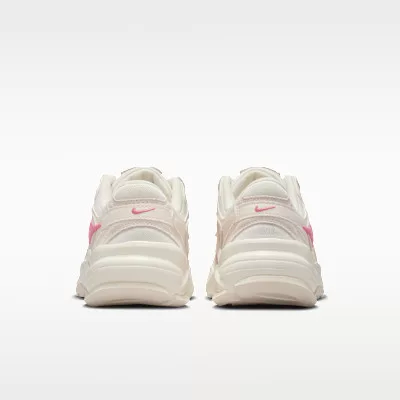 Nike AL8 Chalk Pale Ivory Peony dámske nízke streetové tenisky slonovinové — produktová fotografia na bielom pozadí, bočný pohľad