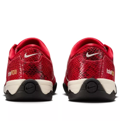 Nike Total 90 3 SE Fire Red Snakeskin dámske nízke streetové tenisky červené — produktová fotografia na bielom pozadí, bočný pohľad