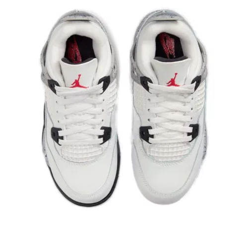 Jordan 4 Retro White Cement (2025) detské nízke streetové tenisky biele — produktová fotografia na bielom pozadí, bočný pohľad