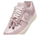 Nike Air Force 1 Low Pink Oxford Tassels dámske nízke streetové tenisky ružové — produktová fotografia na bielom pozadí, bočný pohľad