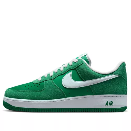 Nike Air Force 1 Low '07 SK8 Stadium Green nízke streetové tenisky zelené — produktová fotografia na bielom pozadí, bočný pohľad