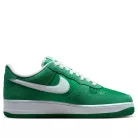 Nike Air Force 1 Low '07 SK8 Stadium Green nízke streetové tenisky zelené — produktová fotografia na bielom pozadí, bočný pohľad