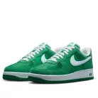 Nike Air Force 1 Low '07 SK8 Stadium Green nízke streetové tenisky zelené — produktová fotografia na bielom pozadí, bočný pohľad