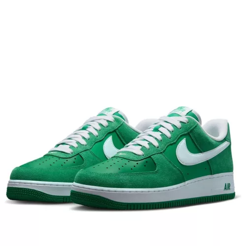 Nike Air Force 1 Low '07 SK8 Stadium Green nízke streetové tenisky zelené — produktová fotografia na bielom pozadí, bočný pohľad