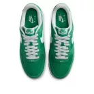Nike Air Force 1 Low '07 SK8 Stadium Green nízke streetové tenisky zelené — produktová fotografia na bielom pozadí, bočný pohľad