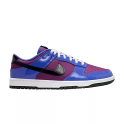 Nike Dunk Low Retro SE Patent Paramount Blue Viotech nízke streetové tenisky modré — produktová fotografia na bielom pozadí, bočný pohľad