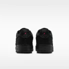 Nike Air Force 1 Low Valentine's Day Black (2026) nízke streetové tenisky čierne — produktová fotografia na bielom pozadí, bočný pohľad