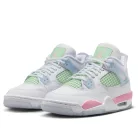 Jordan 4 Retro Valentine's Day (2026) detské nízke streetové tenisky — produktová fotografia na bielom pozadí, bočný pohľad