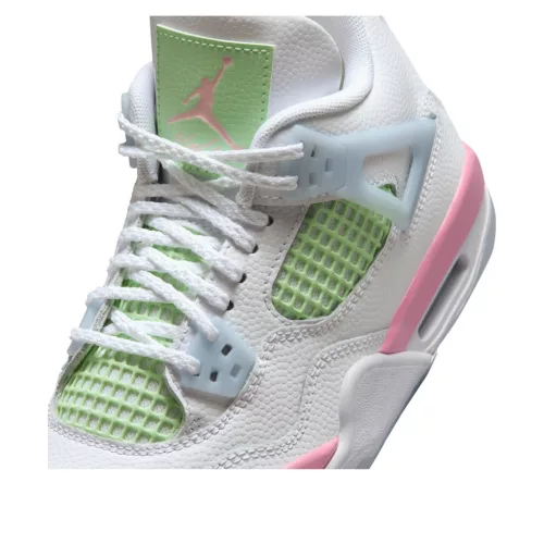 Jordan 4 Retro Valentine's Day (2026) detské nízke streetové tenisky — produktová fotografia na bielom pozadí, bočný pohľad