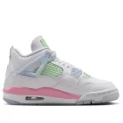 Jordan 4 Retro Valentine's Day (2026) detské nízke streetové tenisky — produktová fotografia na bielom pozadí, bočný pohľad