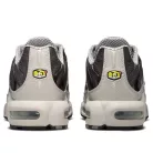 Nike Air Max Plus Year of The Snake nízke streetové tenisky — produktová fotografia na bielom pozadí, bočný pohľad