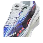 Nike Vomero 18 SE Light Trails nízke bežecké tenisky viacfarebné — produktová fotografia na bielom pozadí, bočný pohľad