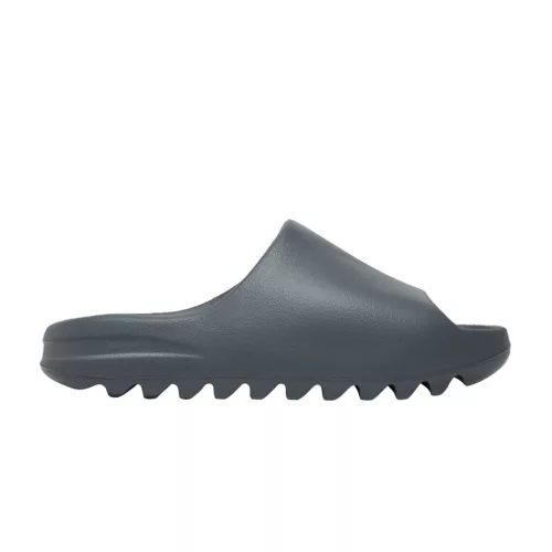 adidas Yeezy Slide Slate Grey šľapky sivé — produktová fotografia na bielom pozadí, bočný pohľad