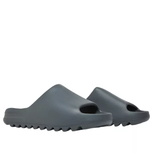 adidas Yeezy Slide Slate Grey šľapky sivé — produktová fotografia na bielom pozadí, bočný pohľad