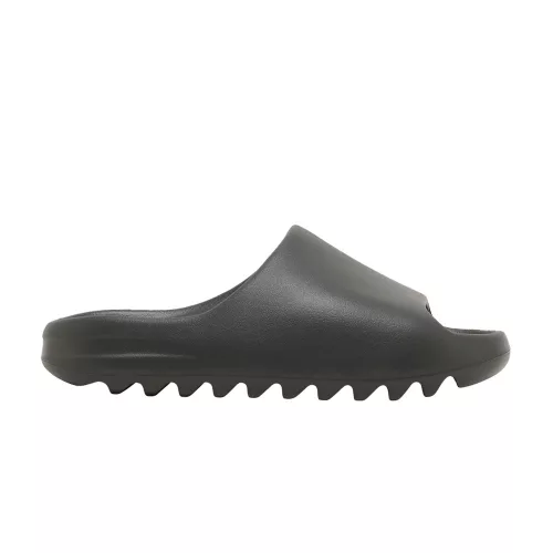 adidas Yeezy Slide Dark Onyx šľapky — produktová fotografia na bielom pozadí, bočný pohľad