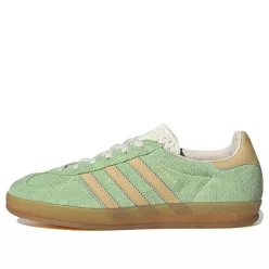 adidas Gazelle Indoor Semi Green Spark dámske nízke streetové tenisky zelené — produktová fotografia na bielom pozadí, bočný pohľad