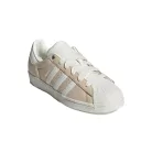 Adidas Superstar 'Sand Strata' dámske nízke streetové tenisky hnedé-béžové — produktová fotografia na bielom pozadí, bočný pohľad