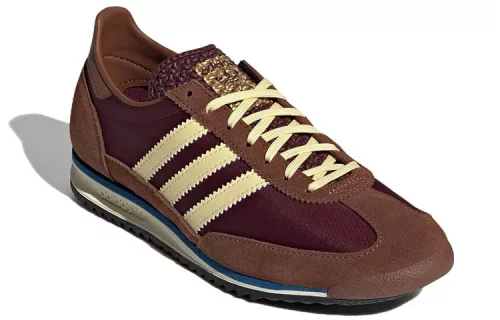 adidas SL 72 OG Maroon Preloved Brown dámske nízke streetové tenisky hnedé-žlté — produktová fotografia na bielom pozadí, bočný pohľad