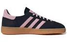 adidas Handball Spezial Core Black Clear Pink Gum dámske nízke streetové tenisky čierne-ružové — produktová fotografia na bielom pozadí, bočný pohľad