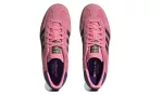 adidas Gazelle Indoor Bliss Pink Purple dámske nízke streetové tenisky ružové-čierne — produktová fotografia na bielom pozadí, bočný pohľad